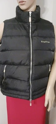 Bebe pequeño: chaleco acolchado negro y metálico Foto 1 de 4