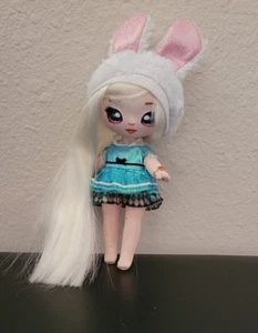 Na! Na! Na! Peluche bambola coniglietto Alice Hops serie Surprise Glam *Ha segni sulle gambe - Foto 1 di 7