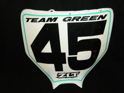 03 04 05 KAWASAKI KX250 KX 250 125 CUBIERTA HORQUILLA PLÁSTICO BLANCO MATRÍCULA DELANTERA Foto 1 de 4