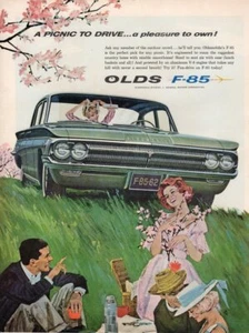 Anuncio publicitario impreso vintage coche Oldsmobile 1962 F-85 flores picnic arte anuncio - Imagen 1 de 1