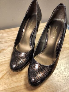 Liz Claiborne shoes size 6.5 Flex snakeskin looking pumps - Picture 1 of 8