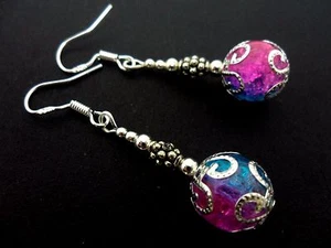 A PAIR OF DANGLY CRACKLE GLASS BEAD EARRINGS WITH 925 SOLID SILVER HOOKS. NEW. - Picture 1 of 1