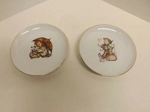 MJ Hummel Teller 2er Set Regenschirm Mädchen fröhlich Wanderer Reutter Porzellan Deutschland - Bild 1 von 10