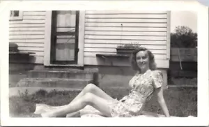 Real Photo Gorgeous Young Woman Posing on Blanket 1940s - Picture 1 of 2
