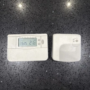 Plumb Centre BDR91 programmable wireless digital room thermostat and relay box - Picture 1 of 7