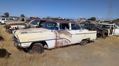 1955 PACKARD CLIPPER PERSONALIZADO 4DR DIVERSOS. PORCAS E PARAFUSOS SEPARANDO O CARRO COMPLETO - Imagem 1 de 4
