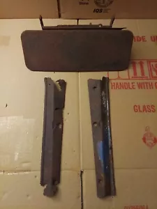 1932-34 Ford Pickup COWL VENT LID w/Bracket & Windshield A-Pillar Garnish As Is - Foto 1 di 16