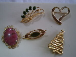 Lot of 5 Gold Tone Vintage Brooches soon we were scarves and we need them
