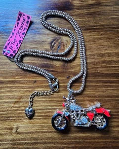 Collana Motociclista Betsey Johnson Catena Oro Ciondolo 3D Strass Nuova con etichette - Foto 1 di 4