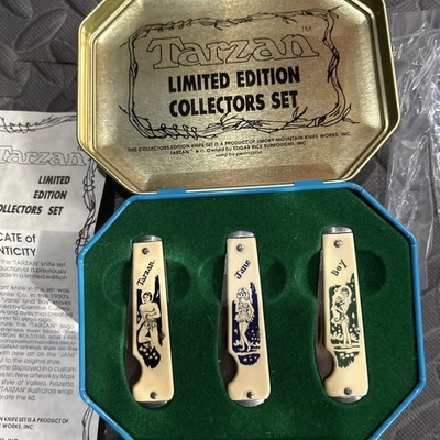 Juego de navajas de bolsillo Tarzán, Jane y Boy de novedad coleccionable con lata de coleccionista Foto 1 de 4