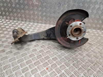 MINI COOPER 2014 F55 CUBO DE RUEDA TRASERO IZQUIERDO DEL LADO DEL PASAJERO Y BRAZO DE ARRASTRE Foto 1 de 4