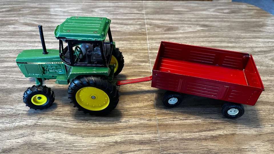 ERTL Vintage John Deere Diecast Tractor y Barcaza Vagón Escala 1/16 Modelo 52040 Foto 1 de 4