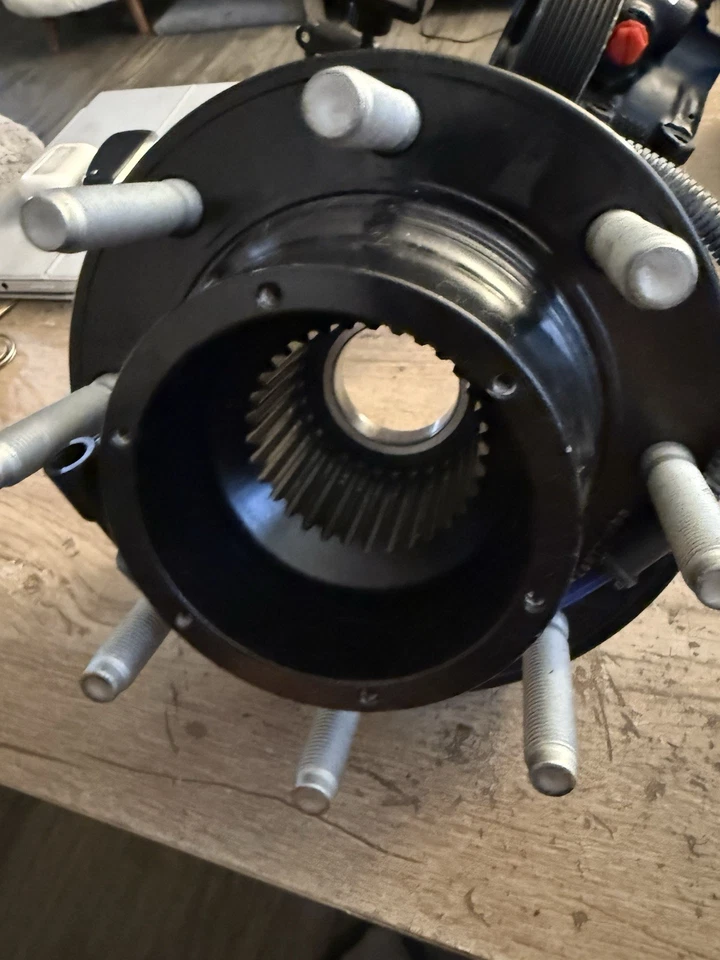 Cubo frontal para 2005-2007 6.0 Powerstroke 4x4 - Imagem 1 de 3