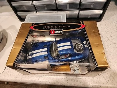 Burago Gold Collection Dodge Viper GTS Cupé 1996 Modelo Kit Escala 1/18 Foto 1 de 4
