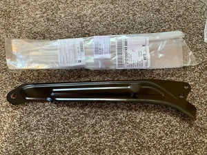 Skoda Yeti right hand headlamp/slam panel Bracket NEW GENUINE 5L0805932 (offside - Picture 1 of 3