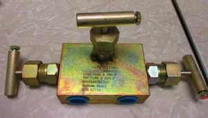 Hex Valve 452S3351262 3-Valve Instrumentation Manifold Soft Seated 1500 psi - Picture 1 of 9