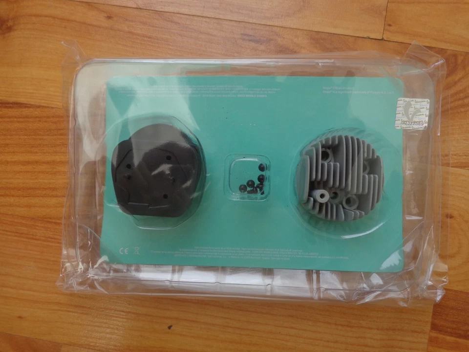 1/3 DEAGOSTINI BUILD THE 1956 VESPA GS 150 SCOOTER #12 CYLINDER + CYLINDER HEAD - Image 1 of 1