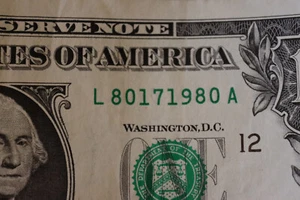 [AUG 17, 1980] $1 ONE DOLLAR   BIRTHDAY/ANNIVERSARY NOTE.  SN # L 80171980 A - Picture 1 of 3