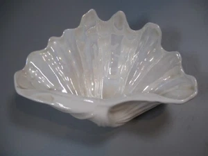 Wedgwood Nutlus Lustre Shell Dish - Picture 1 of 4
