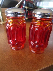 L.E. Smith - Moon And Stars Amberina Salt and Pepper Shakers - Picture 1 of 1