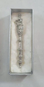 Vintage Streitkolben Stadt Williamsburg Virginia Kolonial Brosche Anstecknadel Replik mit Box 3,75" - Bild 1 von 6