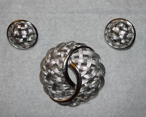 70er Krone TRIFARI gebürstet silberfarben Korbgeflecht Ohrringe & Anstecknadel/Brosche Set - Bild 1 von 7