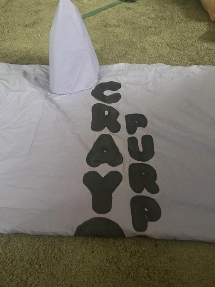 Disfraz de Halloween de crayón púrpura Foto 1 de 1