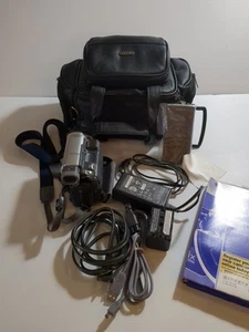 Sony Handycam DCR-TRV33 MiniDV Digital Camcorder Bundle - Tested Works - Picture 1 of 8