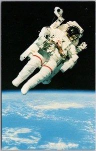Postal de Bruce McCandless EVA Spacewalk de la década de 1980 de la NASA/Transbordador espacial Challenger - Imagen 1 de 2