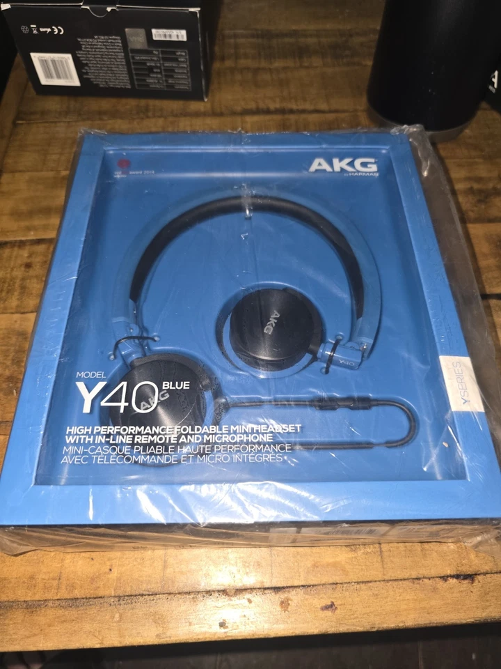 AKG Y40 Auriculares On-Ear con Control Remoto y Micrófono, Negros Foto 1 de 2