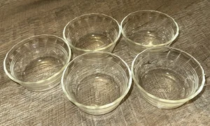 PYREX 6 oz 175 ml piccola ciotola tazza crema pasticcera bordo smerlato 3 linee set di 5 - Foto 1 di 3
