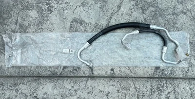 Conjunto de manguera de succión y descarga de aire acondicionado UAC HA10414C para Ford Focus 2000-2004 Foto 1 de 4