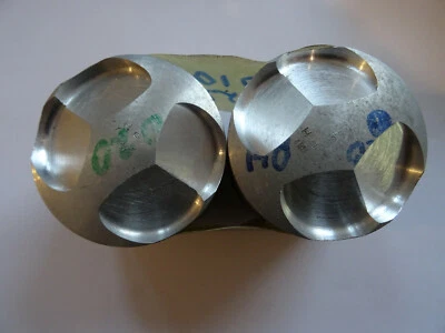 7010A - NEW/OLD STOCK 600 & 650CC NORTON PISTONS - 0.020'' + OVERSIZE WITH 4 CUT - Image 1 of 3