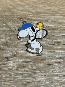VINTAGE Snoopy Tennis Pro United Features Woodstock Enamel 1970's - Picture 1 of 2