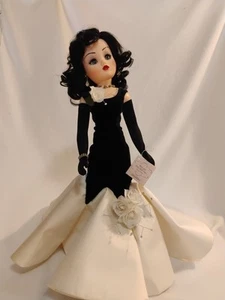Muñeca Cissy Madame Alexander 21" bola blanca y negra 28430 - Imagen 1 de 14