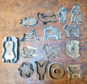 COLLECTION OF 15 ANTIQUE TIN COOKIE CUTTERS VARIOUS SUBJECTS - Picture 1 of 12