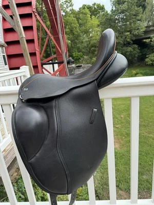 Sillín de doma Cardanel Saddlery 17,7" M Foto 1 de 4