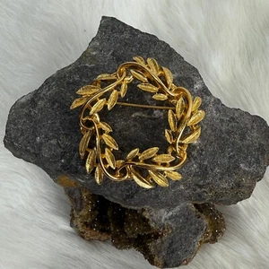 Vintage Gold Tone Laurel Wreath Leaf Brooch - Picture 1 of 7