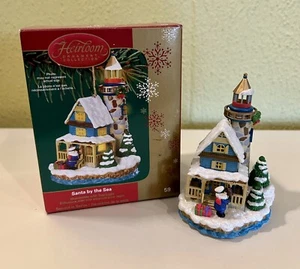 Carlton Cards “Santa By The Sea” Nuevo de Lote Antiguo Ilumina con Faro de Luz de Árbol - Imagen 1 de 5