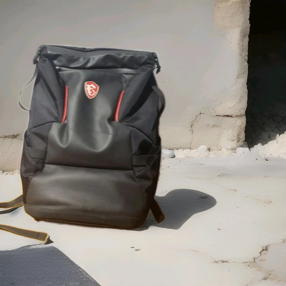 Mochila acolchada MSI Urban negra para portátiles de hasta 17 pulgadas con cubierta para lluvia excelente estado Foto 1 de 4