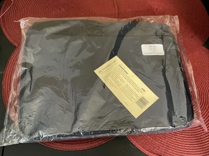  Pampered Chef Stoneware Carrier #2135 Navy Holds Multiple Sizes -NEW IN PACKAGE - Picture 1 of 2