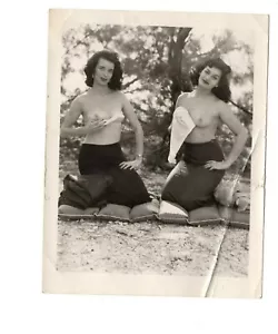 Fotografia di due modelle nude 1940 circa - Foto 1 di 1