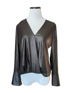 Top Good American da donna a maniche lunghe raso lucido finto avvolgente taglia 1 nero hi-low - Foto 1 di 12
