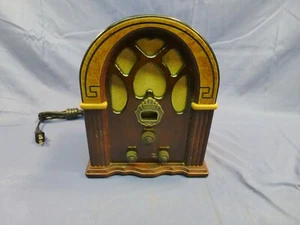 Crosley Tabletop Mantle Radio Wooden AM FM Model CR31 Vintage Style - Picture 1 of 8