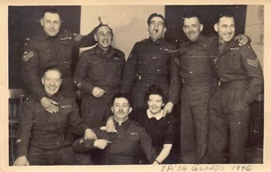 RPPC 1946 Irish Guards WWII 1940s Postcard British Military Smoking Laughing - Bild 1 von 2
