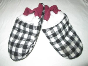 Boys soft sole w/ grippers slippers-sz M-9.5 in long-check w/ sherpa lining-N - Picture 1 of 5