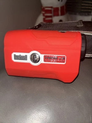 Telémetro láser de golf Bushnell Tour V3 Slope Edition con estuche exterior rojo Foto 1 de 4