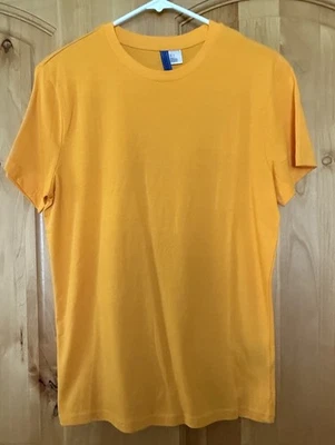 Camiseta H&M Divided Hombre Pequeña Amarilla Foto 1 de 4