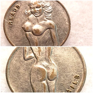 Akt Flip Münze Köpfe Schwänze Medaille silberfarben rund Vintage 1980er - Bild 1 von 4
