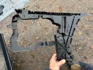 SOPORTE PARACHOQUES TRASERO DERECHO VOLVO S90 31425064 - Imagen 1 de 6